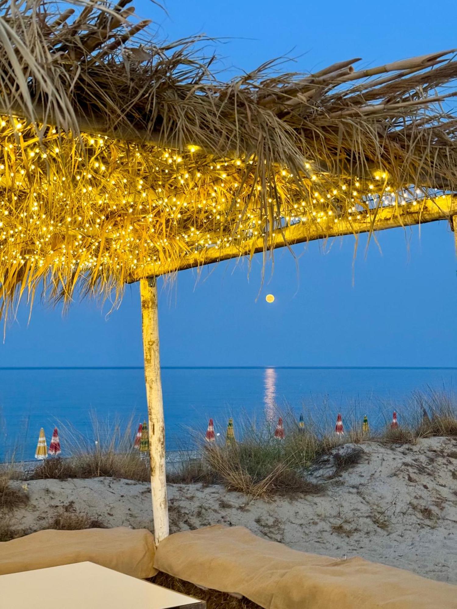 Villaggio Camping Poseidon - Bungalows & Rooms With Sea View In Nature Santa Caterina Dello Ionio Marina Zewnętrze zdjęcie